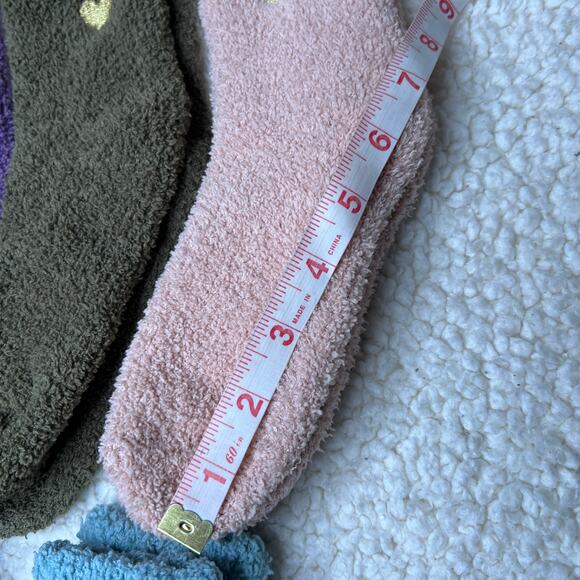 Cozy Fluffy Embroidered Heart Socks 5 Pair - Picture 4 of 7